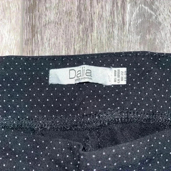 Dalia Pants - Picture 3 of 7